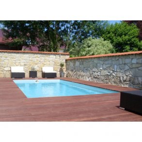 Glasfiberpool med trappe i hj�rne